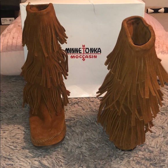Minnetonka 3-layer fringe boots - Picture 13 of 13